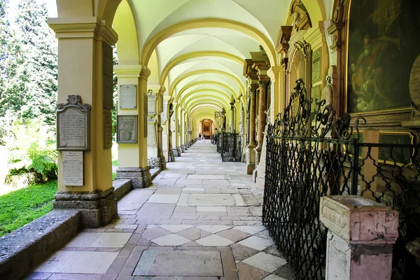 Historisk kyrkogård i Salzburg — Stockfoto